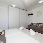 Mirjana T. Apartamento