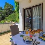 Mirjana T. Apartamento *