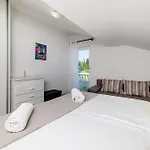 Mirjana T. Apartamento Supetarska Draga