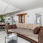 Mirjana T. Apartamento