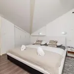 Mirjana T. Apartamento *