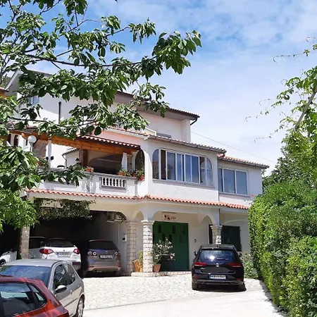 Mirjana T. Apartment *